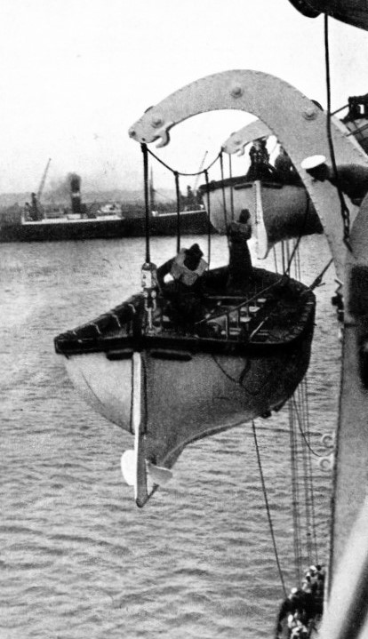 LOWERING A FLEMING HAND-LEVER SCREW LIFEBOAT